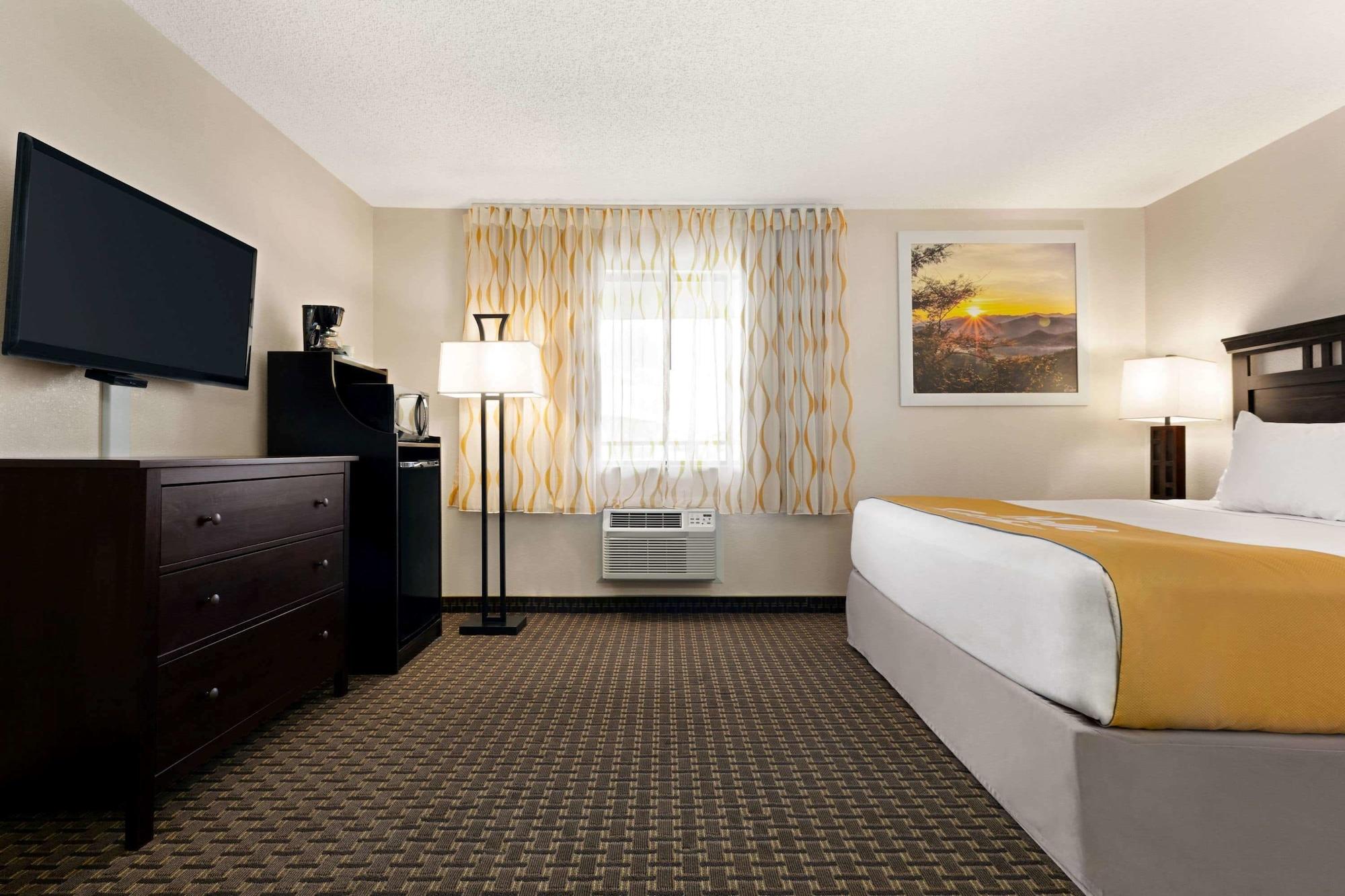 Days Inn By Wyndham Cortez Dış mekan fotoğraf