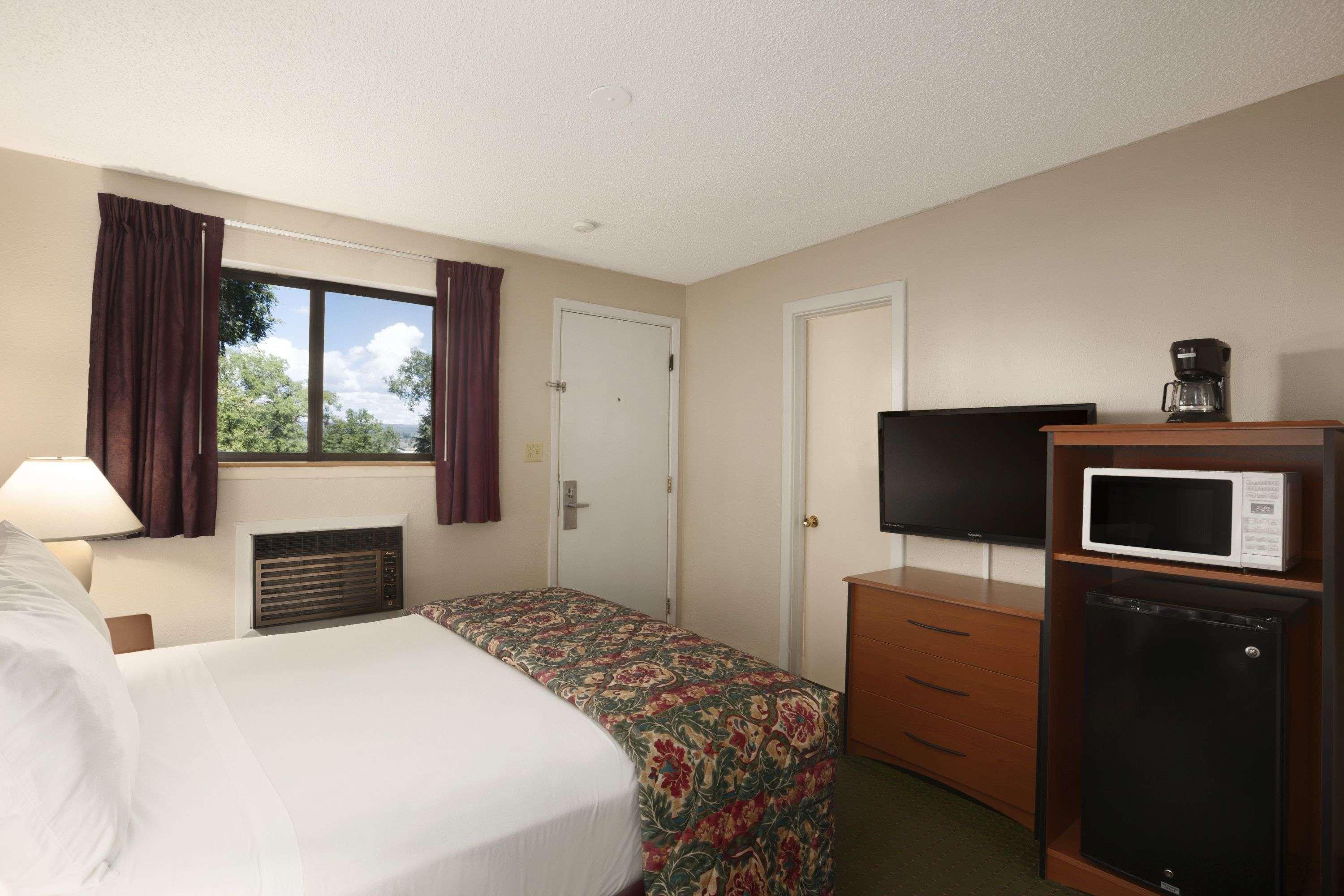 Days Inn By Wyndham Cortez Dış mekan fotoğraf