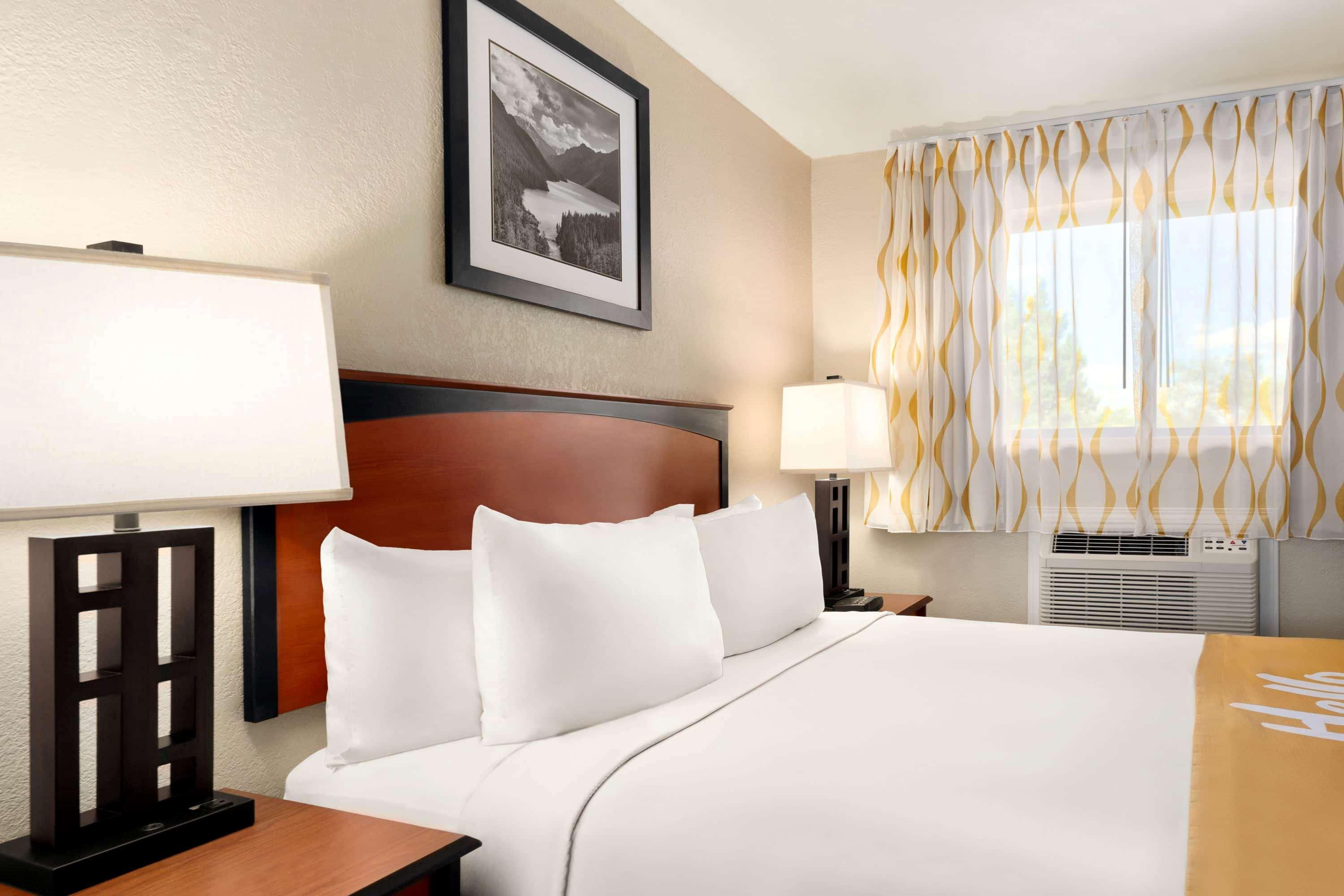 Days Inn By Wyndham Cortez Dış mekan fotoğraf