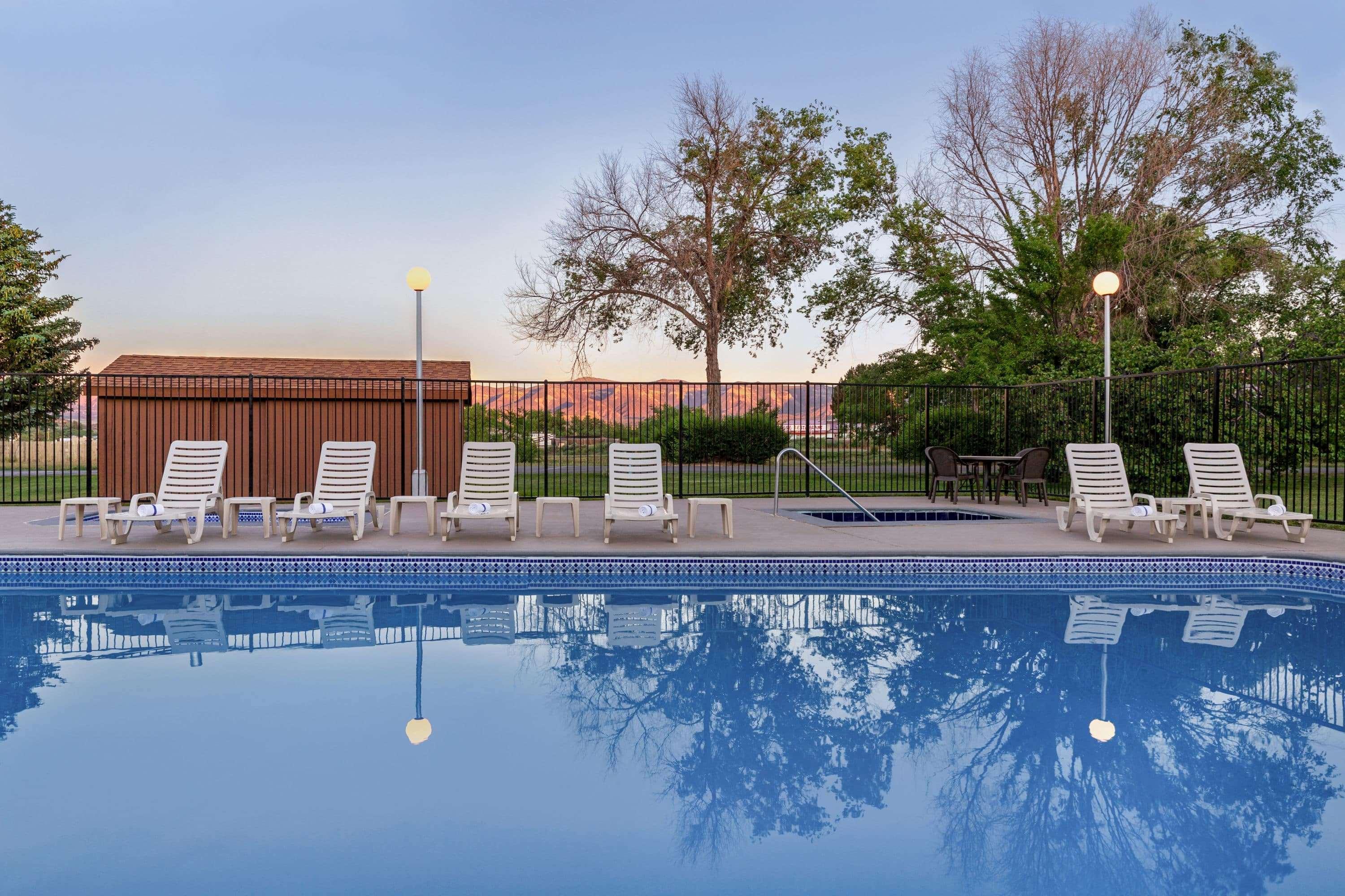 Days Inn By Wyndham Cortez Dış mekan fotoğraf